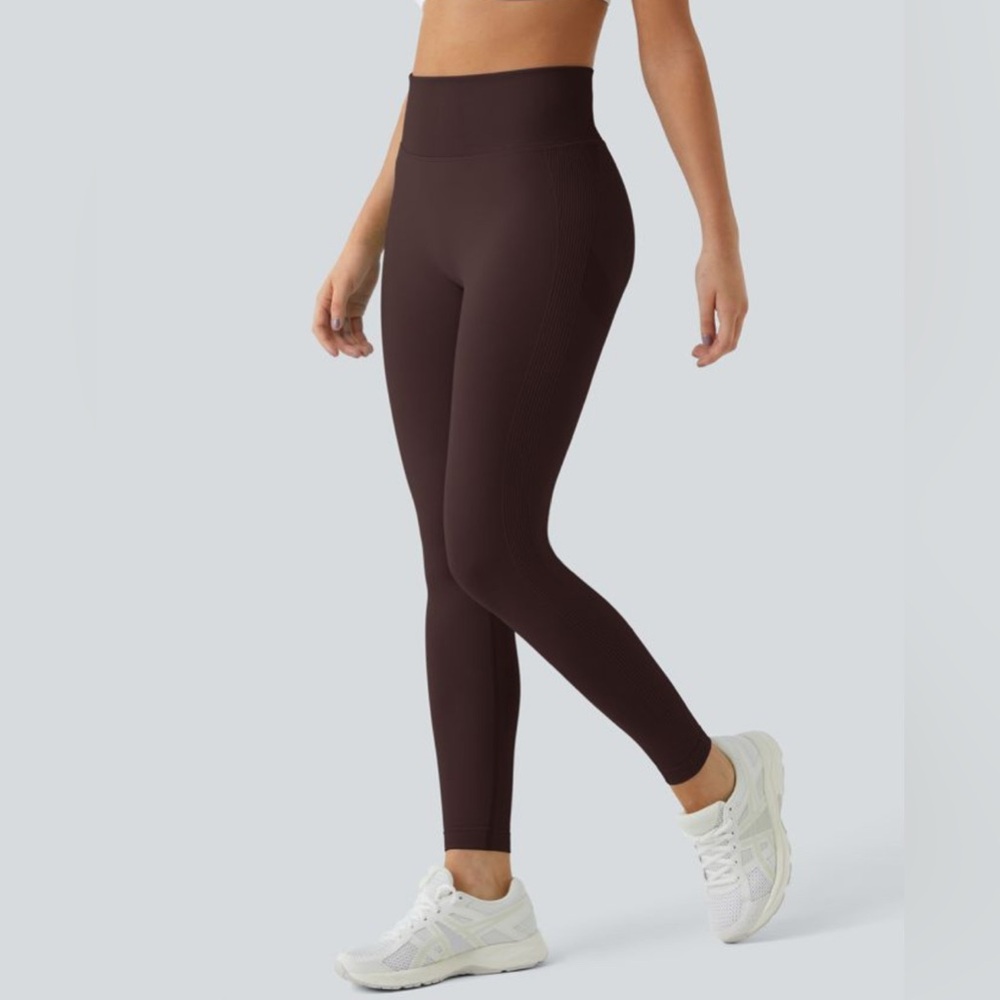 Halara Seamless Flow High Waisted Booty Scrunch Leggings Fudge Brown Small NWT